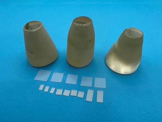 10mm SrTiO3 enduit par Fe carré Crystal Wafer a employé en tant que Windows optique