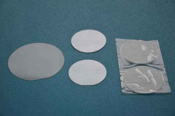 2 " 3 " 4 " 6 " Wafer de saphir Al2O3 Substrate cristallin à double face poli pour l'optique