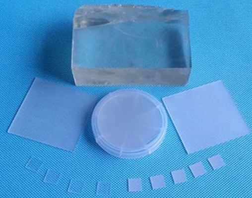 Substrate monocristallin MgO pour film mince supraconducteur à haute température