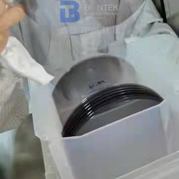 Le diamètre 6&quot; 8&quot; gaufrette de niobate de lithium A VU la catégorie optique 350um 500um
