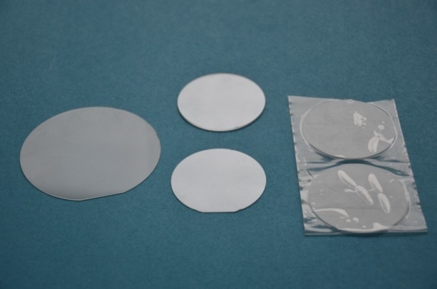 2 " 3 " 4 " 6 " Wafer de saphir Al2O3 Substrate cristallin à double face poli pour l'optique