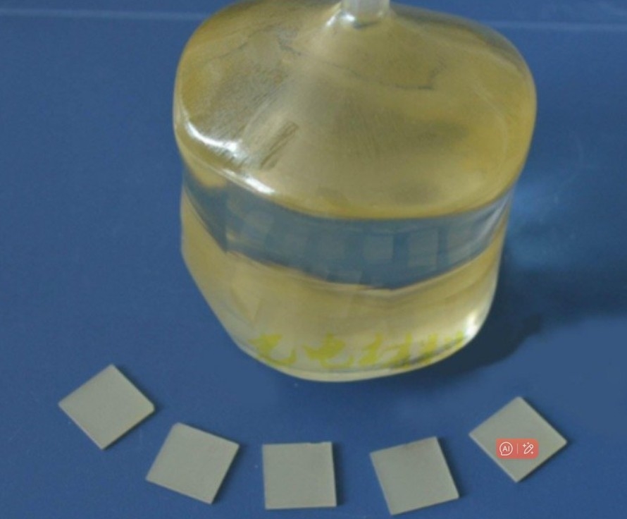 Améliorez vos recherches et vos innovations avec un cristal unique SrTiO3 de haute pureté pour l'électronique et la photonique avancées